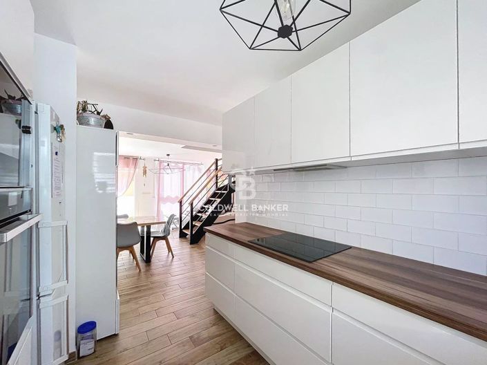 Image No.4-2 Bed Property for sale