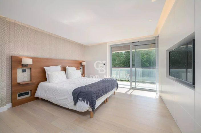 Image No.11-3 Bed Property for sale