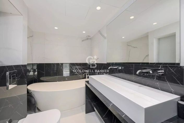 Image No.12-3 Bed Property for sale