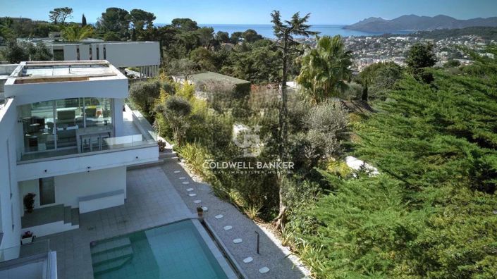 Image No.1-4 Bed House for sale