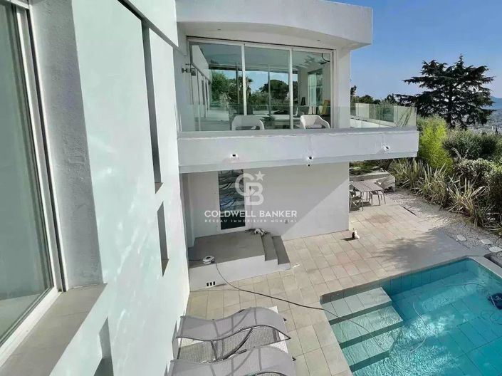 Image No.17-4 Bed House for sale