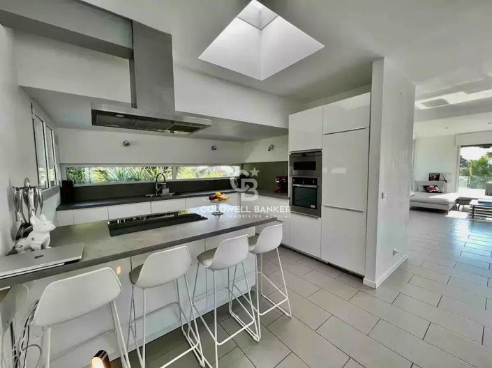 Image No.7-4 Bed House for sale