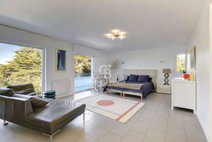 Image No.8-4 Bed House for sale