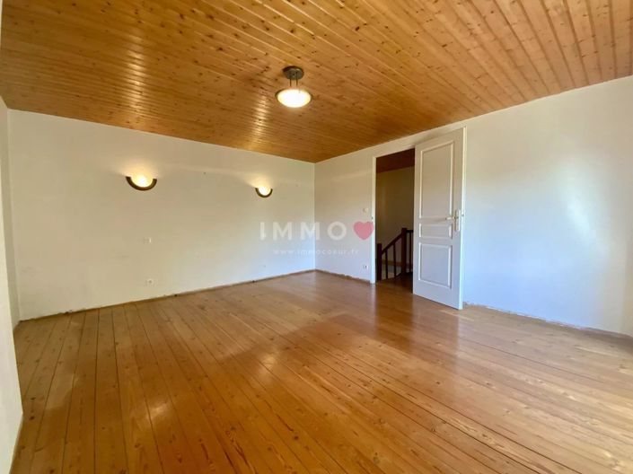 Image No.18-5 Bed House for sale