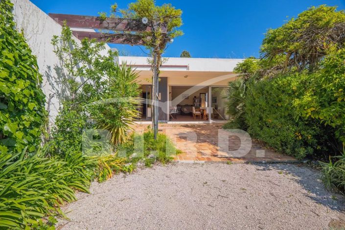 Image No.1-4 Bed House for sale
