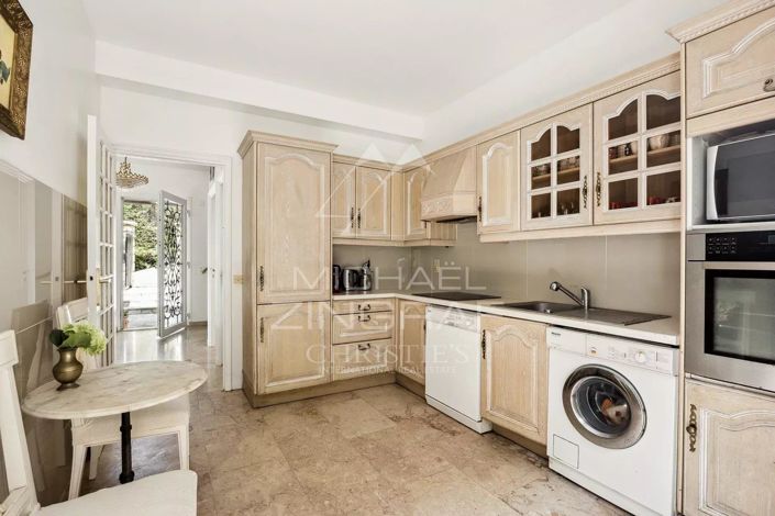 Image No.6-4 Bed House for sale