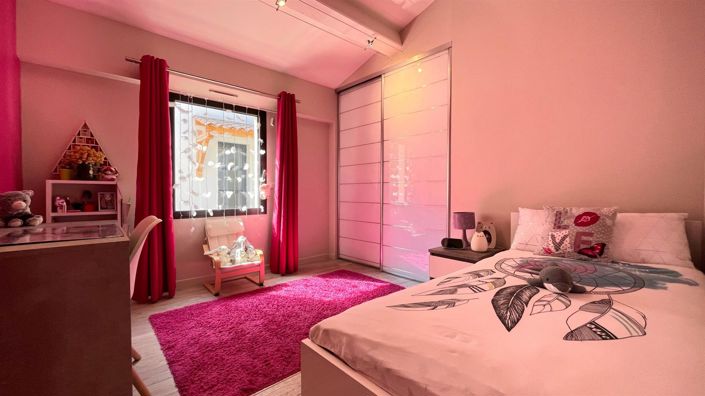 Image No.16-6 Bed House for sale