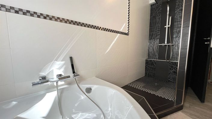 Image No.19-6 Bed House for sale