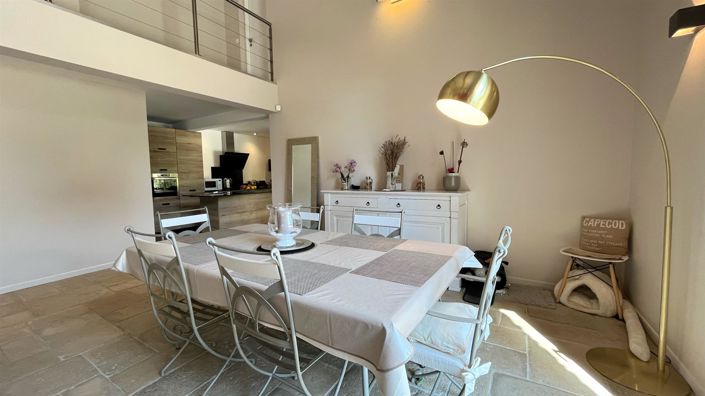 Image No.9-6 Bed House for sale