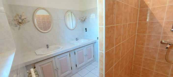 Image No.18-3 Bed House for sale