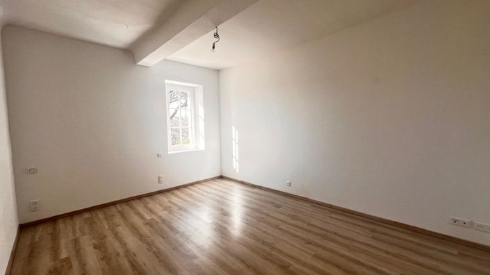 Image No.23-6 Bed House for sale