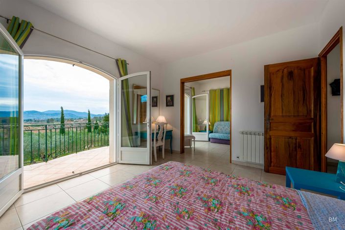 Image No.17-4 Bed House for sale