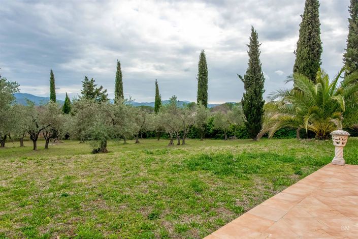 Image No.8-4 Bed House for sale