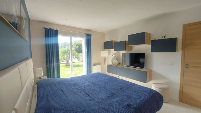 Image No.26-5 Bed House for sale