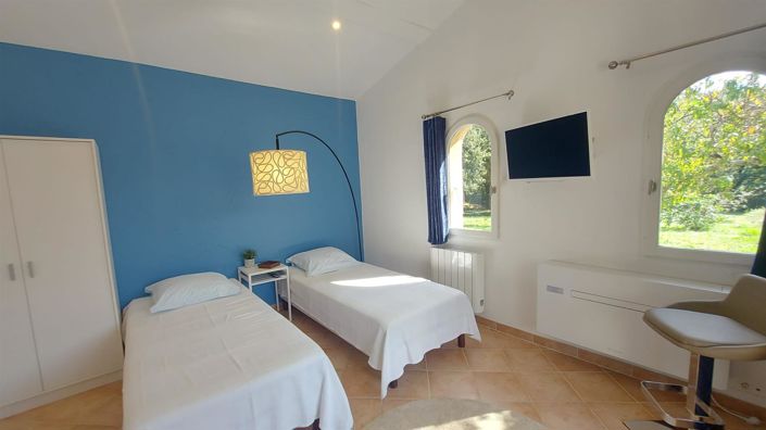 Image No.35-5 Bed House for sale