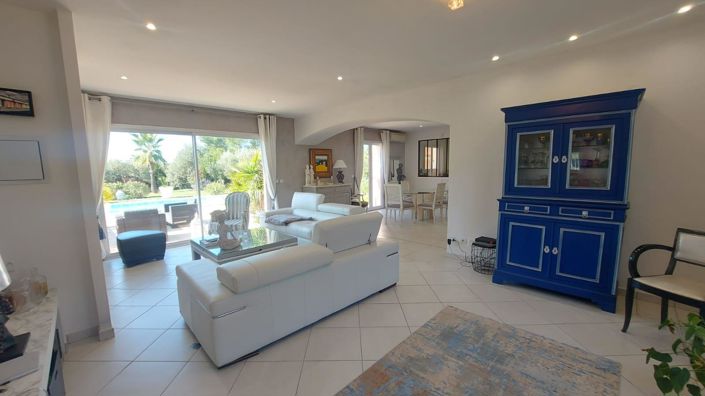 Image No.10-3 Bed House for sale