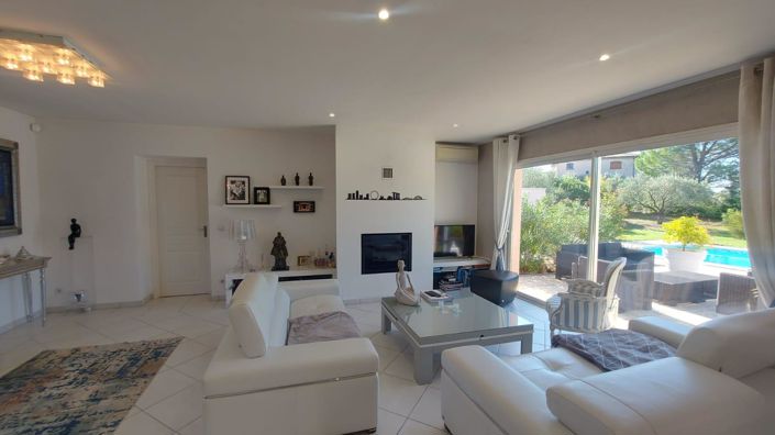 Image No.11-3 Bed House for sale