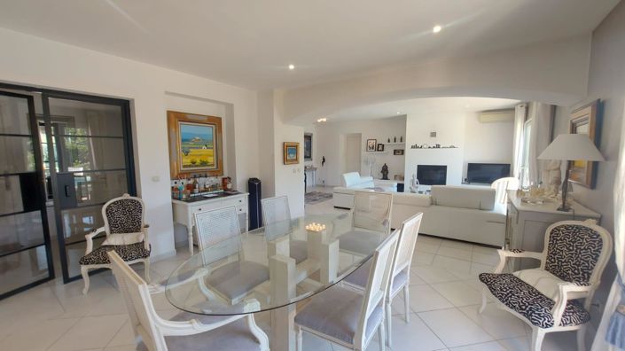 Image No.8-3 Bed House for sale