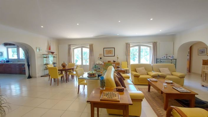 Image No.15-4 Bed House for sale