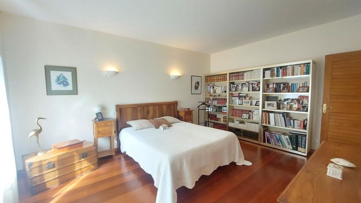 Image No.20-4 Bed House for sale