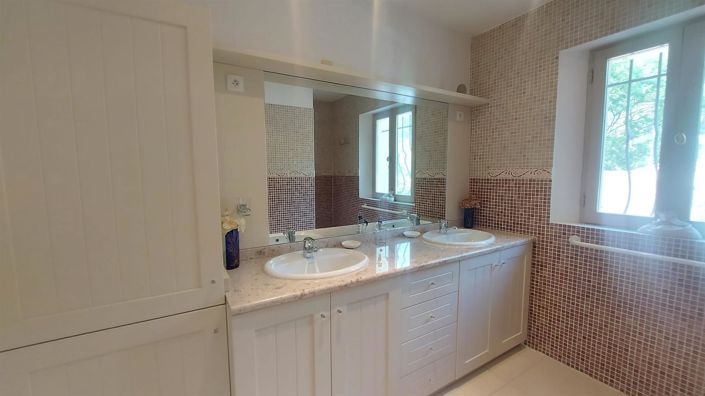 Image No.26-4 Bed House for sale