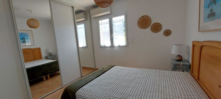 Image No.17-4 Bed House for sale