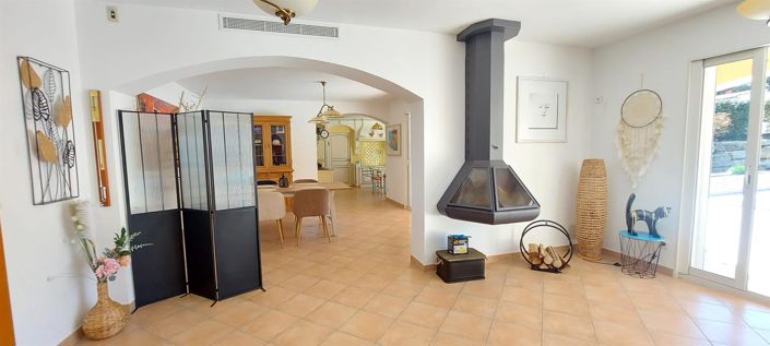 Image No.8-4 Bed House for sale