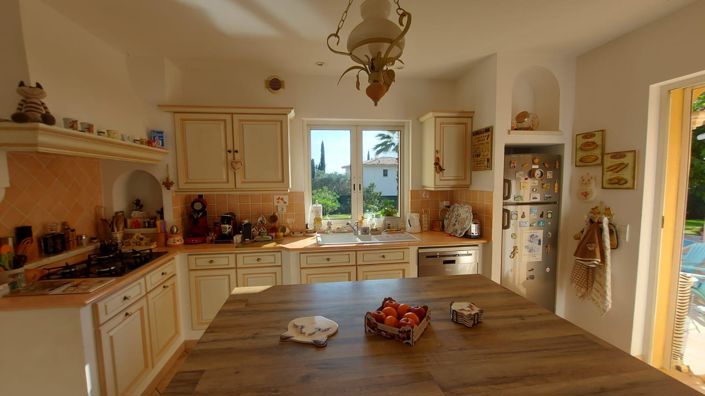 Image No.15-5 Bed House for sale