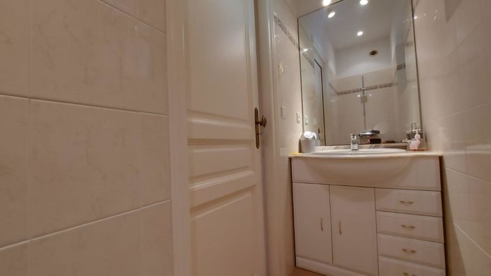 Image No.17-5 Bed House for sale