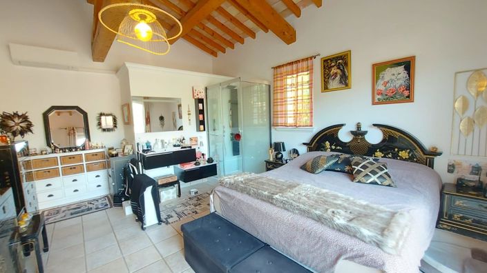 Image No.18-5 Bed House for sale