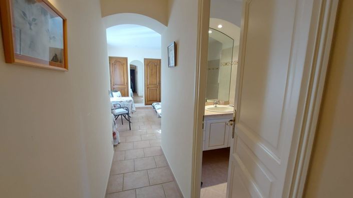 Image No.20-5 Bed House for sale