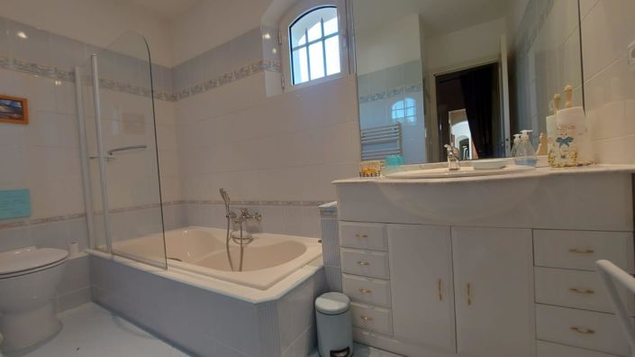 Image No.21-5 Bed House for sale