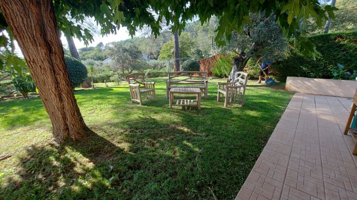 Image No.8-5 Bed House for sale