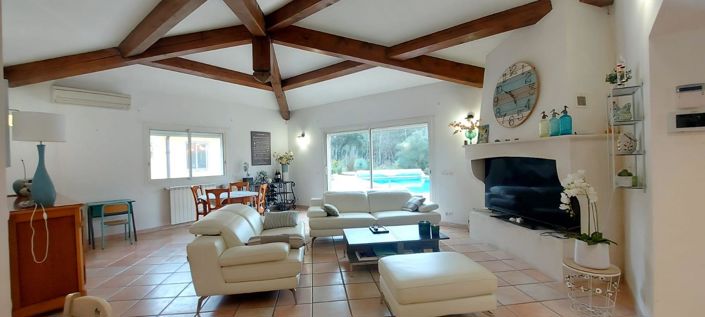 Image No.20-4 Bed House for sale