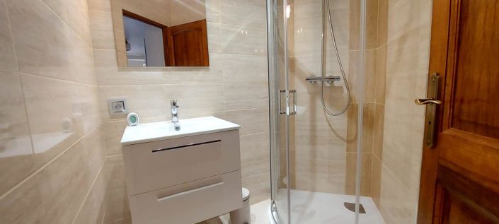 Image No.25-4 Bed House for sale