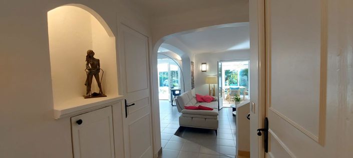 Image No.9-3 Bed House for sale