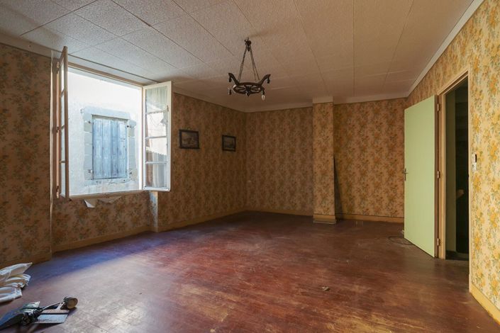 Image No.10-3 Bed House for sale