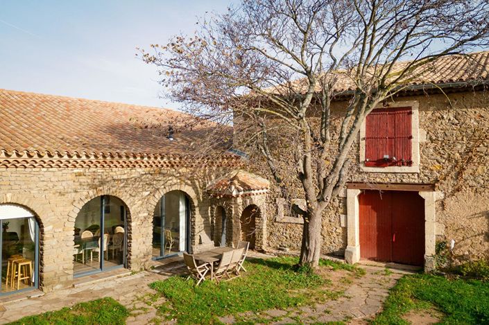 Image No.2-8 Bed House for sale