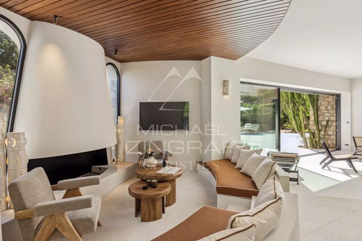 Image No.6-5 Bed House for sale