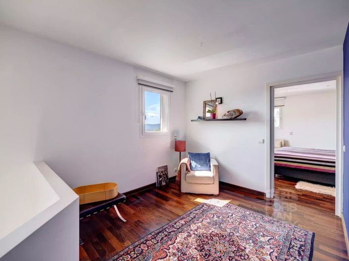 Image No.11-5 Bed House for sale