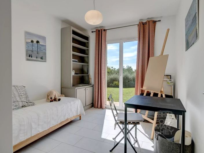 Image No.15-5 Bed House for sale