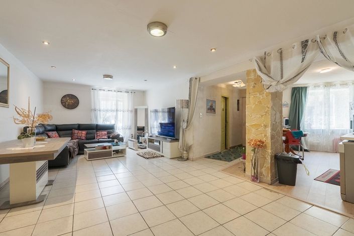 Image No.4-4 Bed House for sale