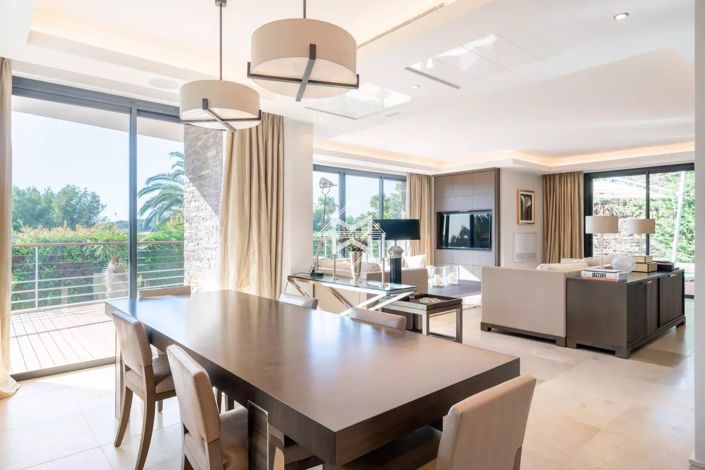 Image No.6-5 Bed House for sale