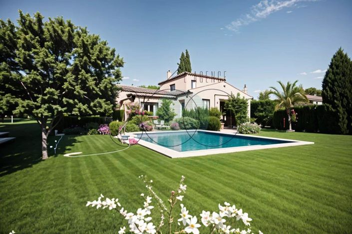 Image No.1-4 Bed House for sale