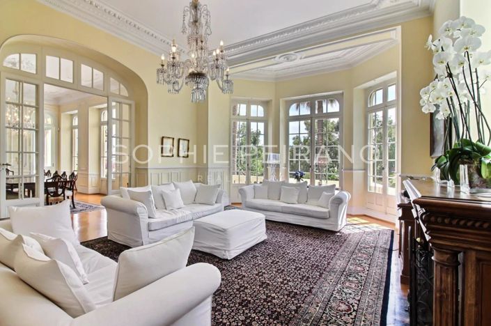 Image No.5-10 Bed House for sale