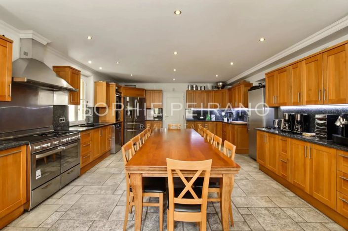 Image No.9-10 Bed House for sale