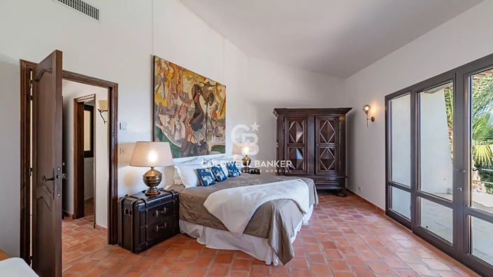 Image No.12-6 Bed House for sale