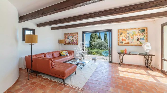 Image No.16-6 Bed House for sale