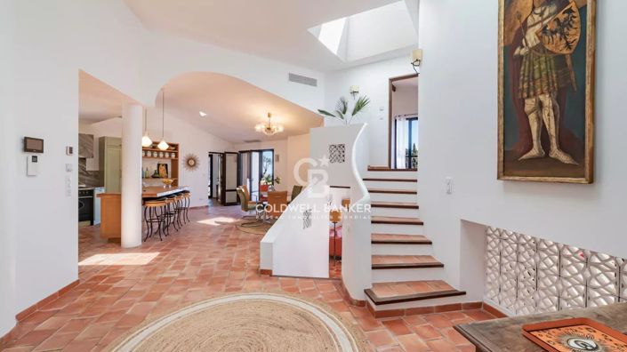 Image No.9-6 Bed House for sale