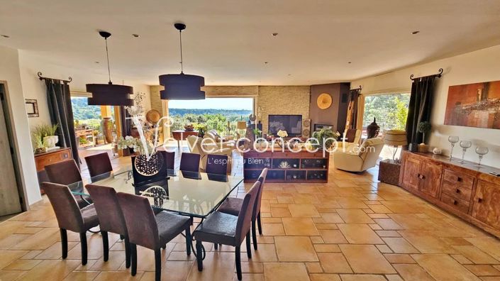 Image No.8-6 Bed House for sale